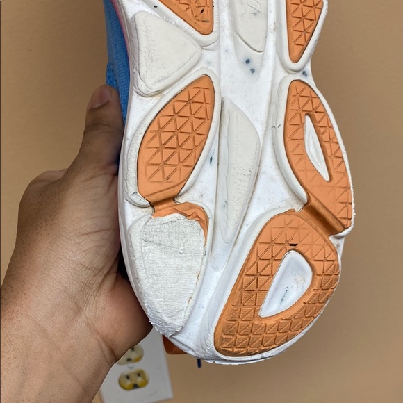 HOKA Bondi 8 Max Cushioned “Coastal Sky” - Picture 16 of 17